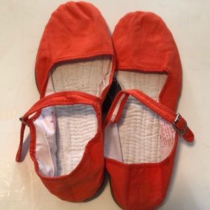 HAO YU Mary Jane flats orange sizes 6&9